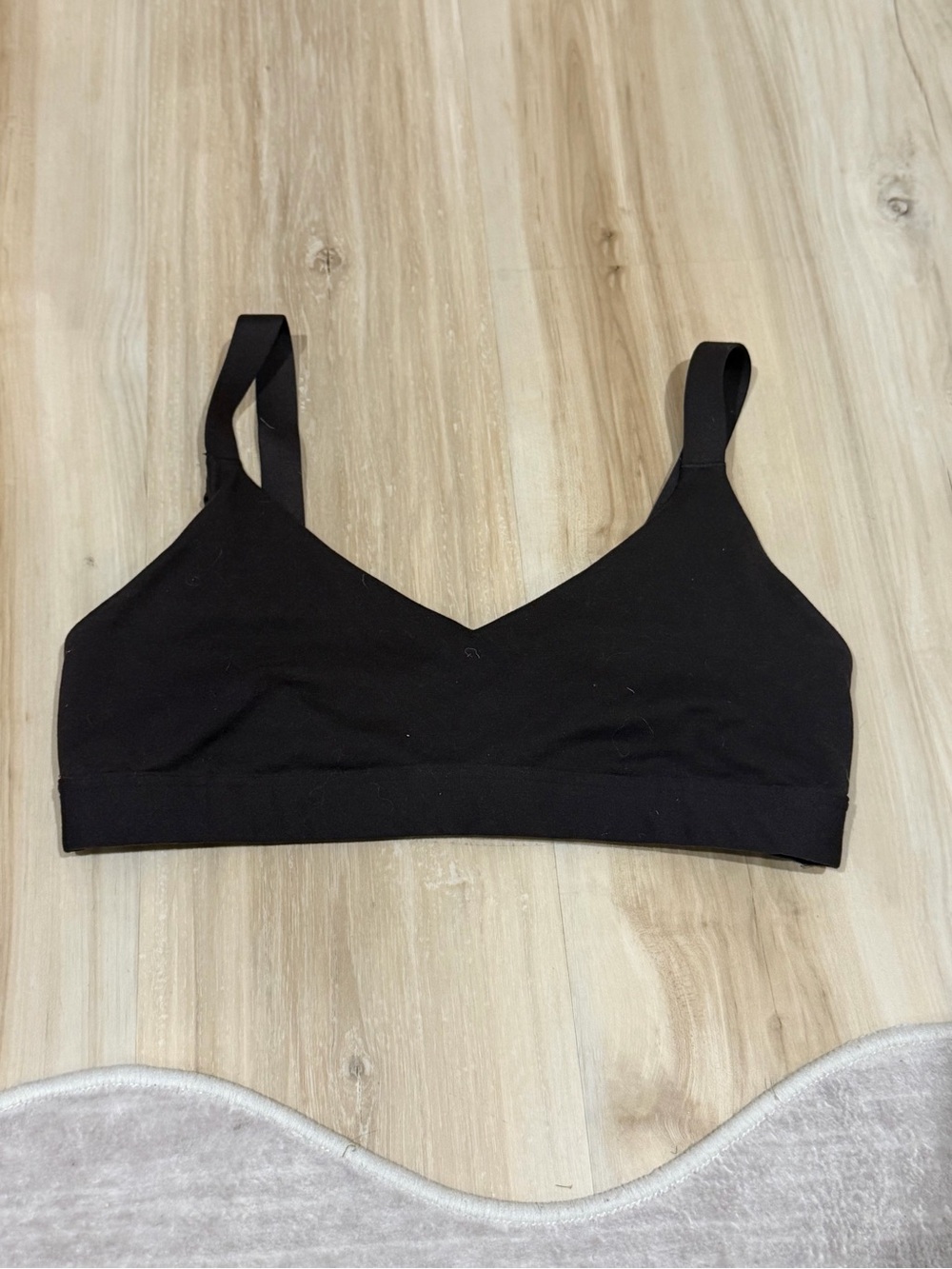 Black Wireless V-Neck Bralette - Unbranded